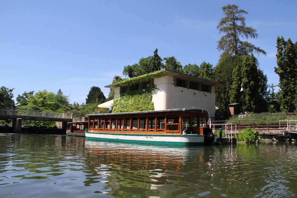 Loď Svatá Anna v přístavu